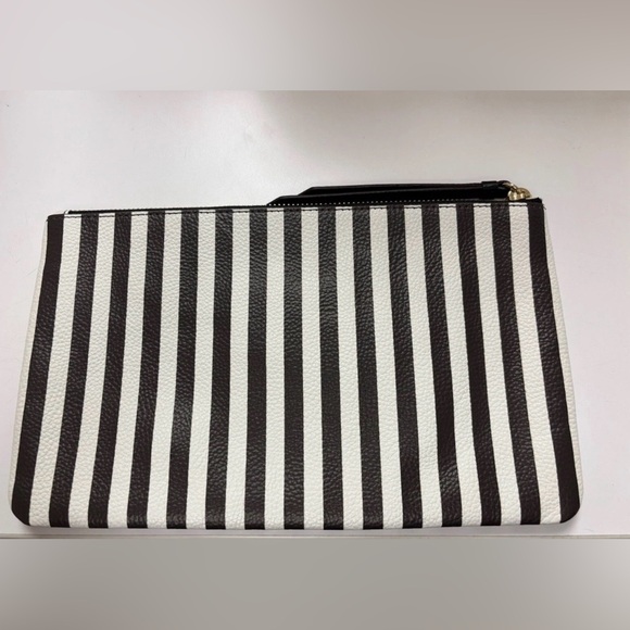 New Henri Bendel About Town Pouch - Picture 3 of 4